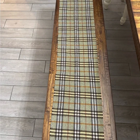 Burberry! Burberry! Burberry! Scarf! - Picture 1 of 7